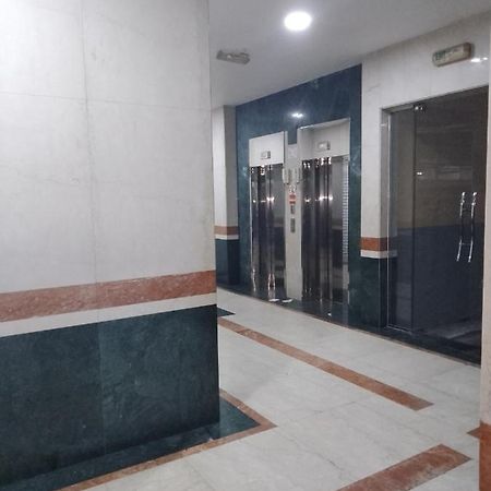 Abree Building New Hostel Dubai Luaran gambar